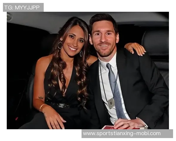 梅西与安东内拉共享温馨圣诞时刻祝福粉丝们节日快乐